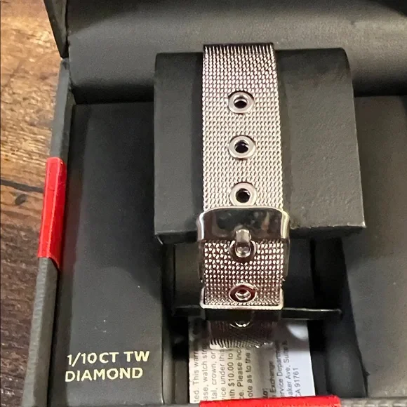 American Exchange Silver Watch with Mesh Strap - Picture 2 of 5